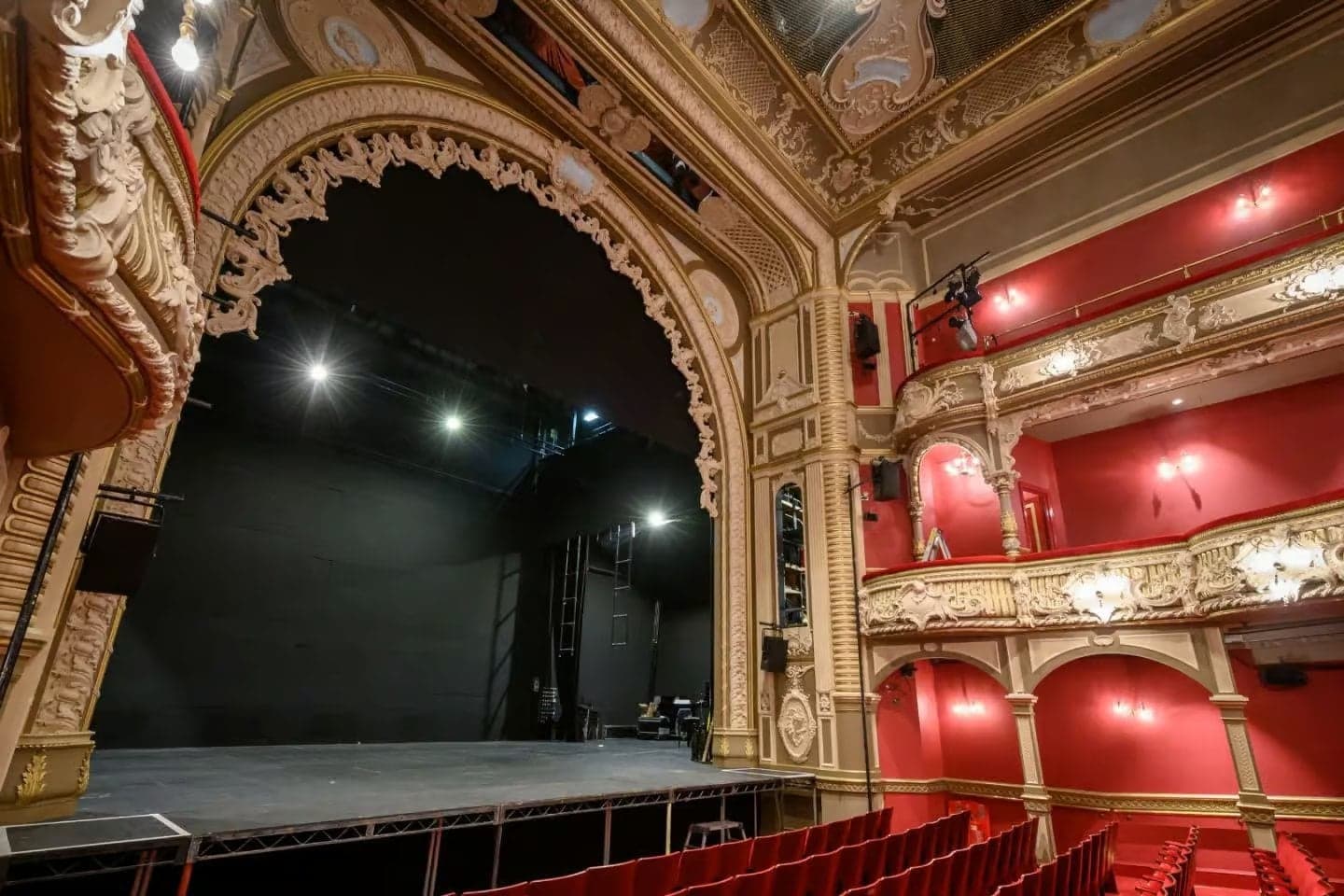 A Victorian auditorium, 565 seats